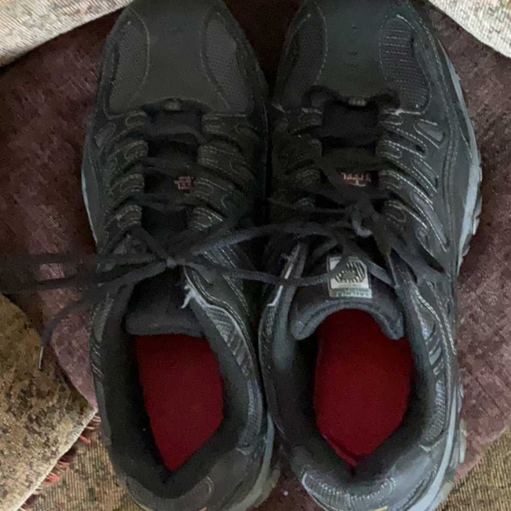 Men's Black Athletic Shoes